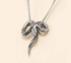 Snake figure 8 Necklace Alloy